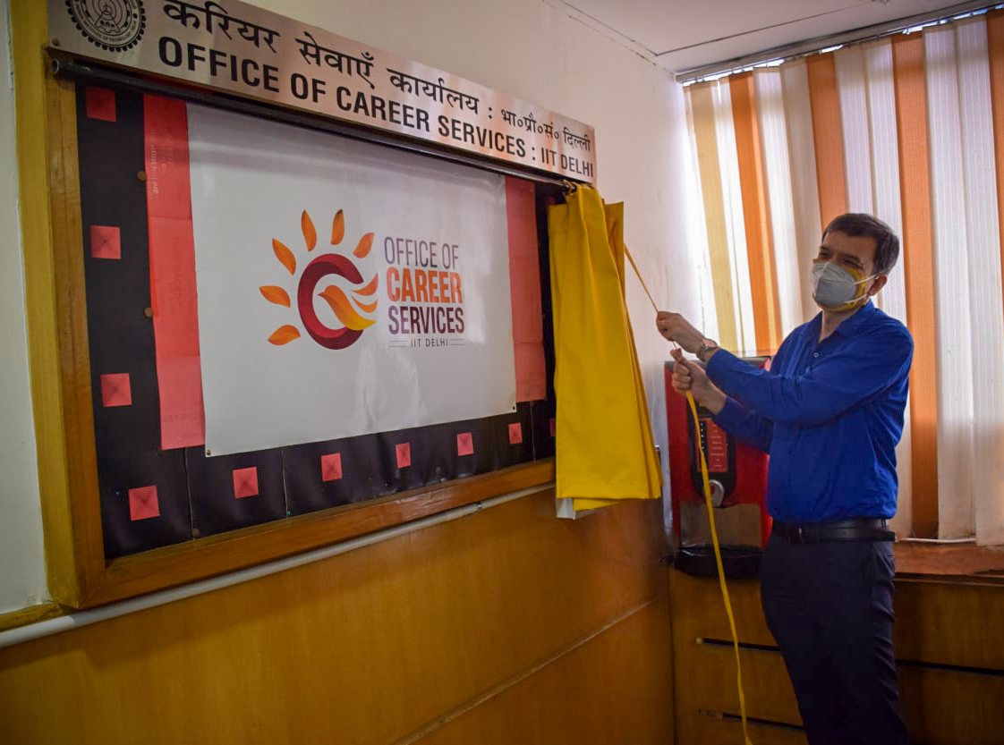 The Director of IIT Delhi pulling the drape off the framed OCS logo at the unveiling.