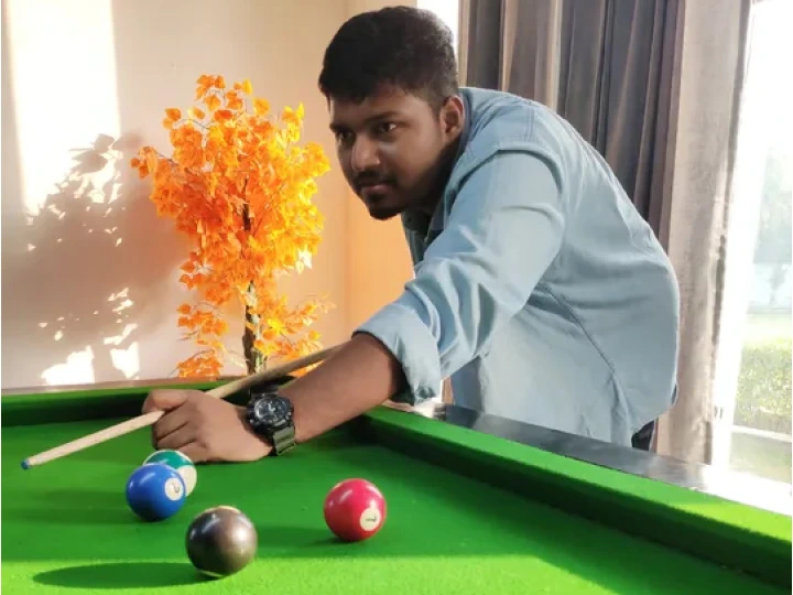 Mohit playing a frame of pool